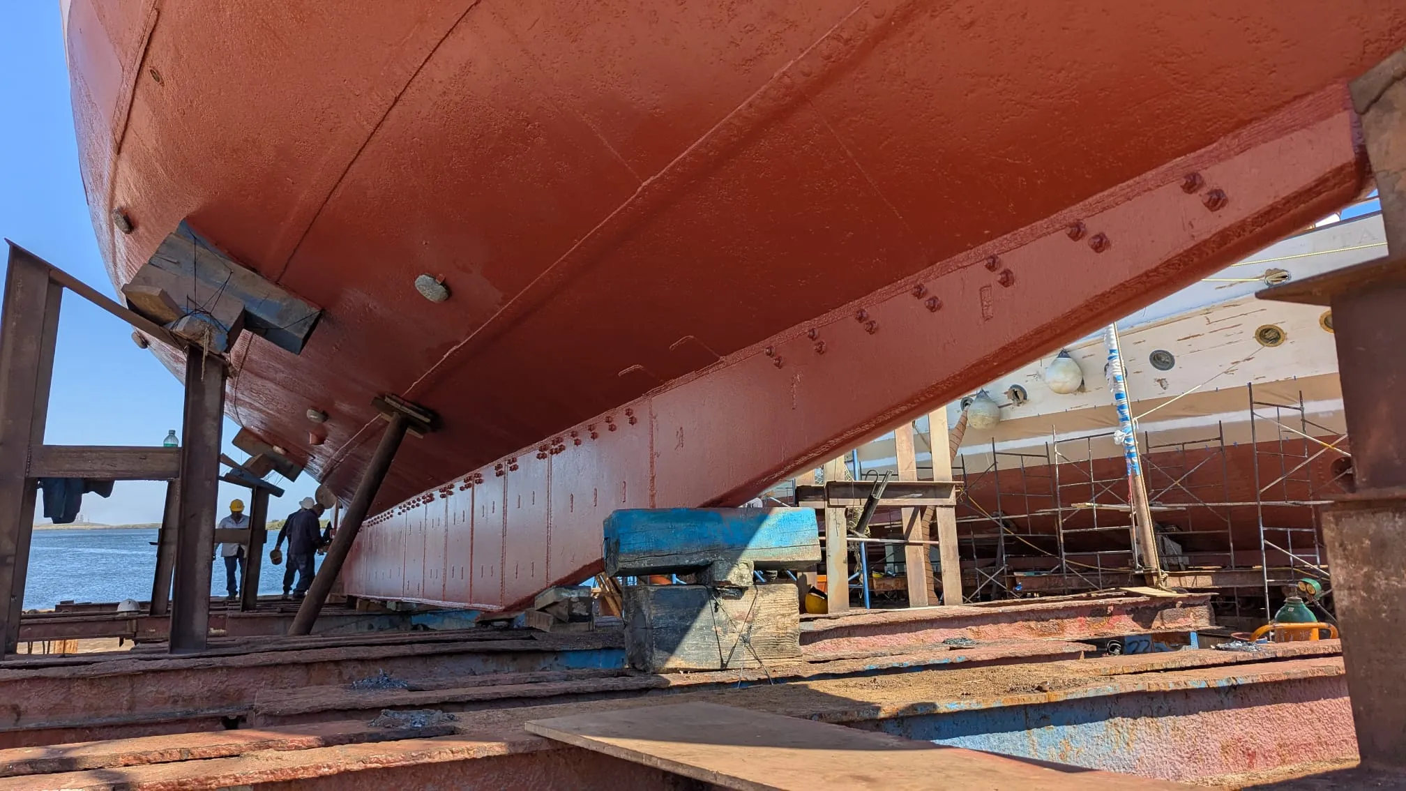 Crew unpacking the shipping container of wood, rigging and canvas in the Mazatlán shipyard