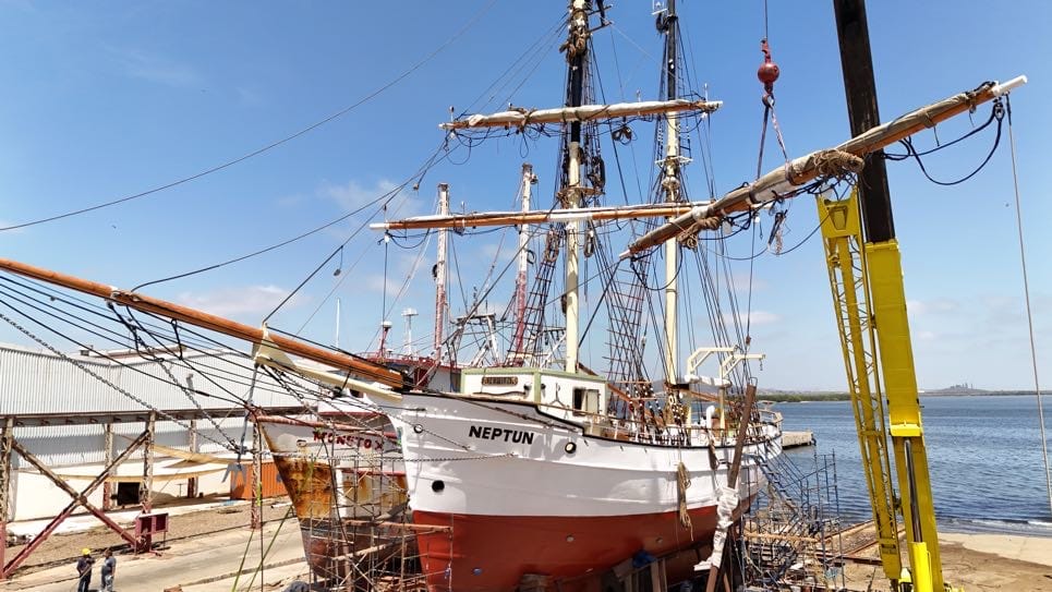Brigantine Neptun sets sail