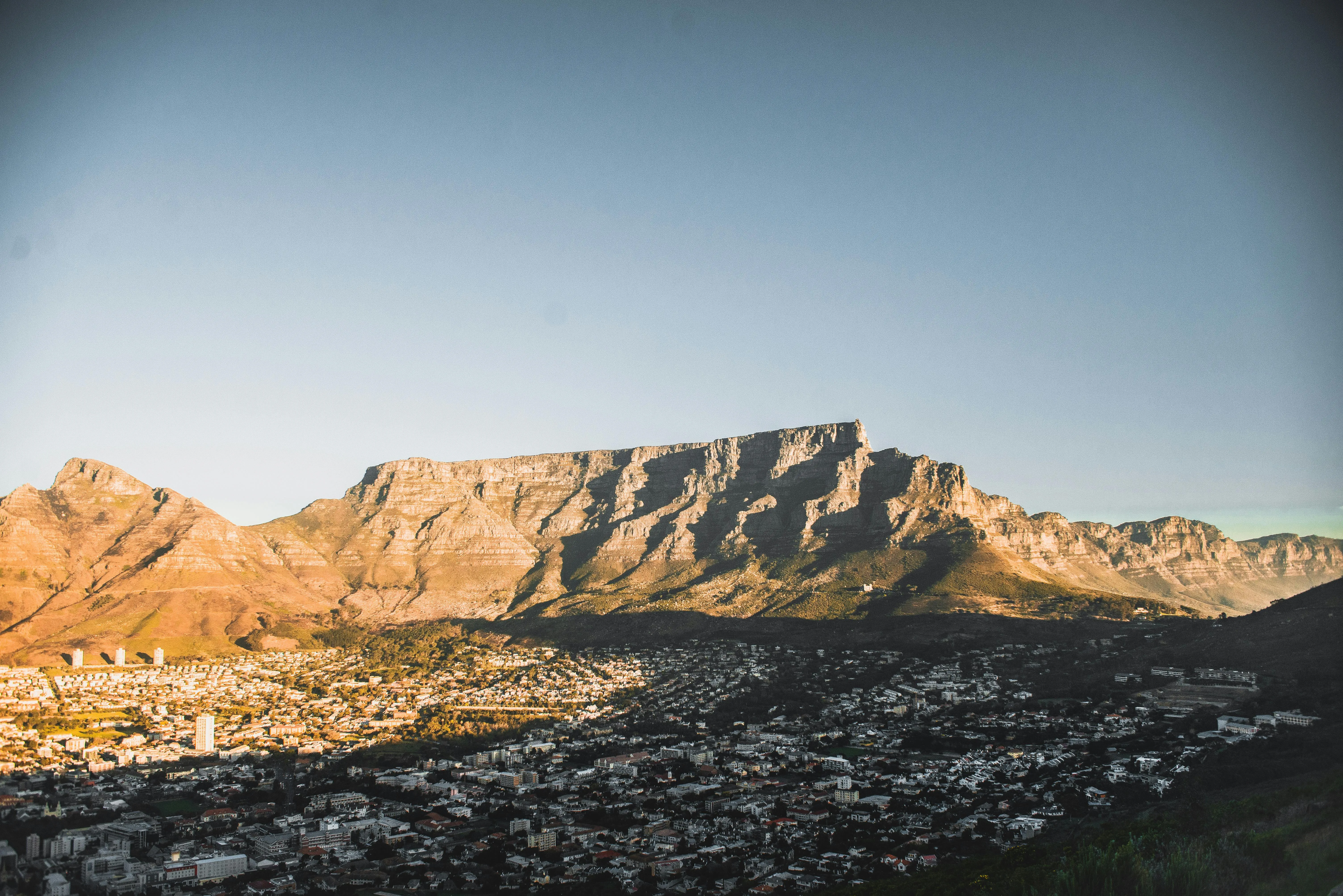 Cape Town cityscape at sunset beneath Table Mountain, the quiet finish to the 2026 season.